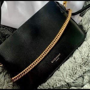 Givenchy cross 3